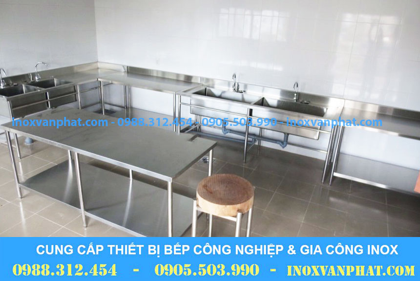 Bàn góc gian bếp