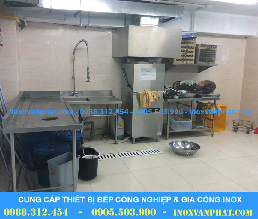 Bàn inox có lỗ xả rác