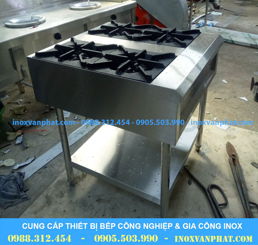 Bếp âu 4 họng sản xuất tại Inox Vạn Phát 